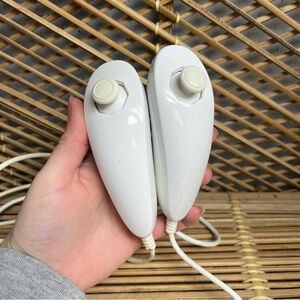 Nintendo Wii Nunchuck lot Pair